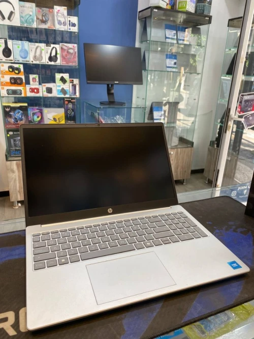 HP Laptop 15.6 Intel N100  8GB RAM / SSD 128GB  Fluide & fiable