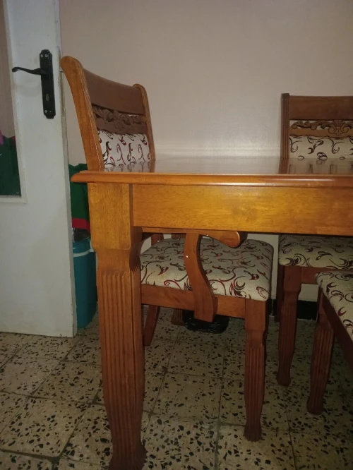 طاولة  6 كراسي