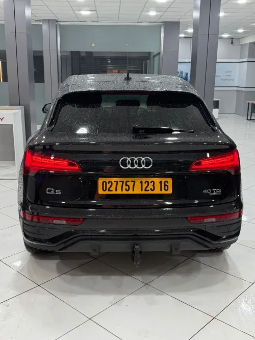 Audi Q5 2023 S Line intérieur extérieur