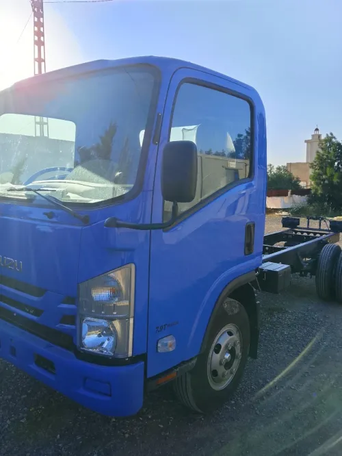 Isuzu NPR71 2026
