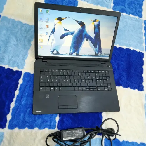 Laptop Toshiba bon état,  AMD,  320 Go HDD,  04 Go de RAM,  Bonne batterie,