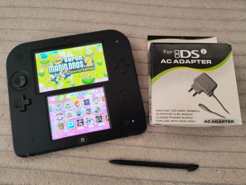 Nintendo 2DS avec Flash et 50 jeux