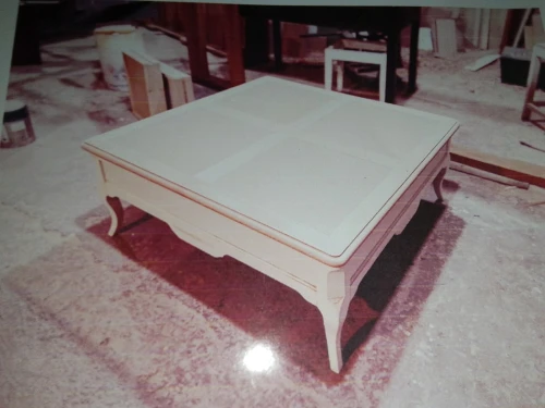 Table de chevet et table basse