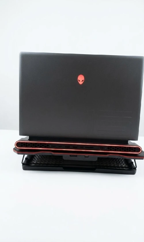 Alienware r1 m16 rtx 4070 ryzen 9 7845hx