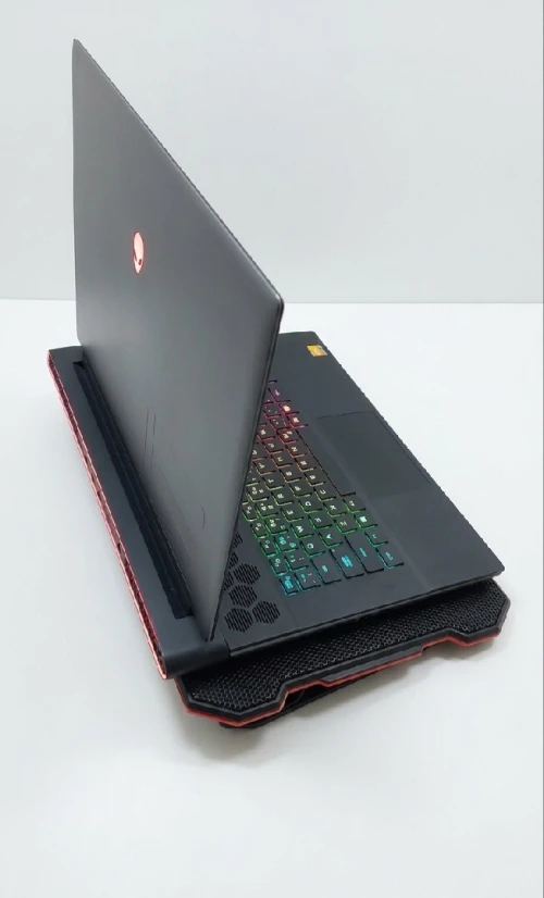 Alienware r1 m16 rtx 4070 ryzen 9 7845hx