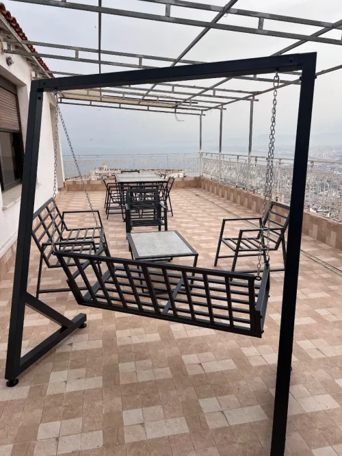 Salon de jardin, table, balançoire