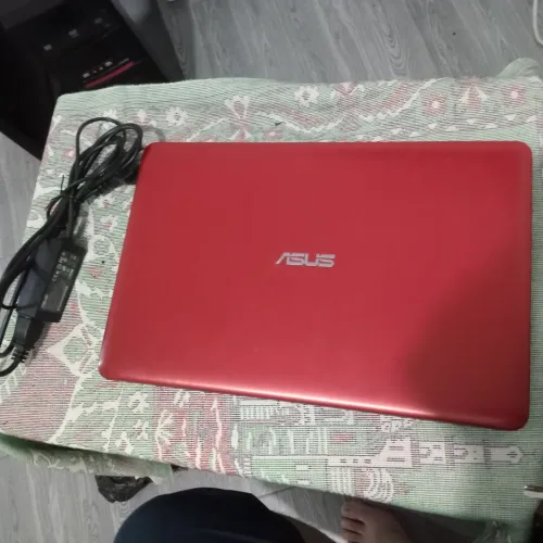 Laptop ASUS très bon état,  Celeron,  500 Go HDD,  02 Go de RAM,  Bonne batterie,