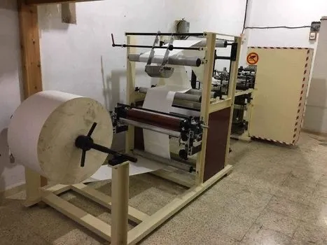 Machine de fabrication des sachets en papier