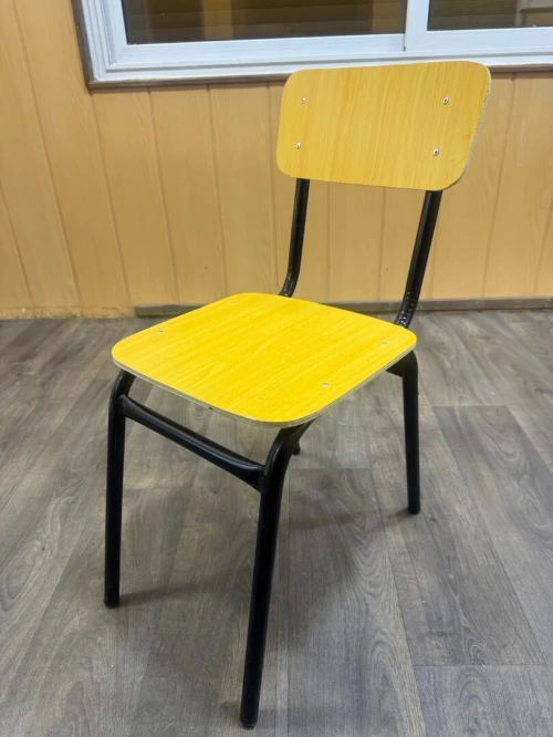 Tables + chaises (ecole)