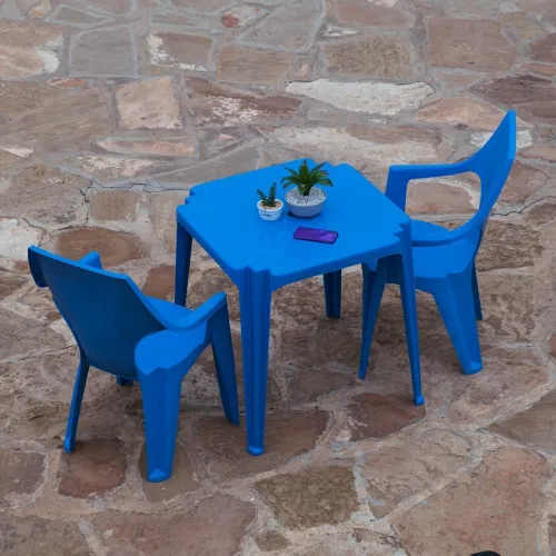 Table et chaises كراسي و طاولات 
