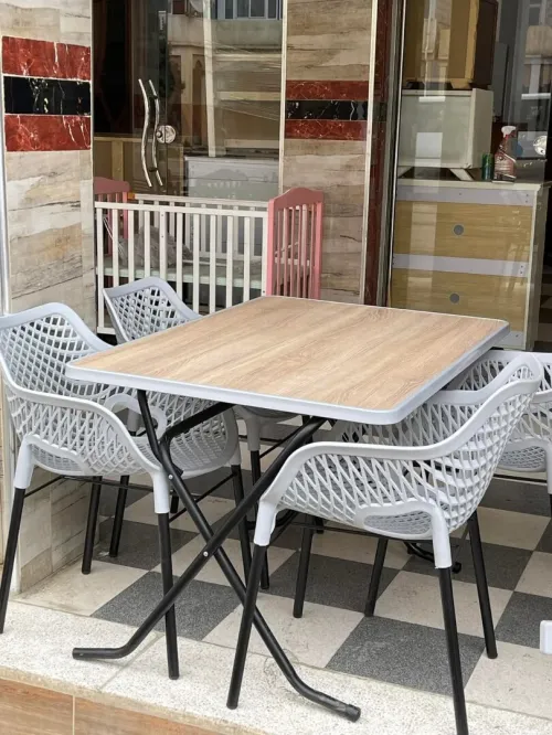Table pliante pour divers utilisation 