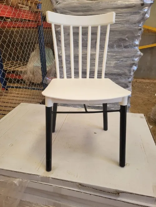 Table et chaises كراسي و طاولات 