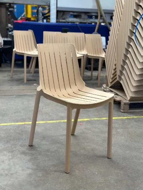 Table et chaises كراسي و طاولات 