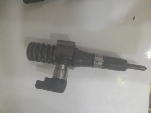 Injecteur 2.0tdi 03l