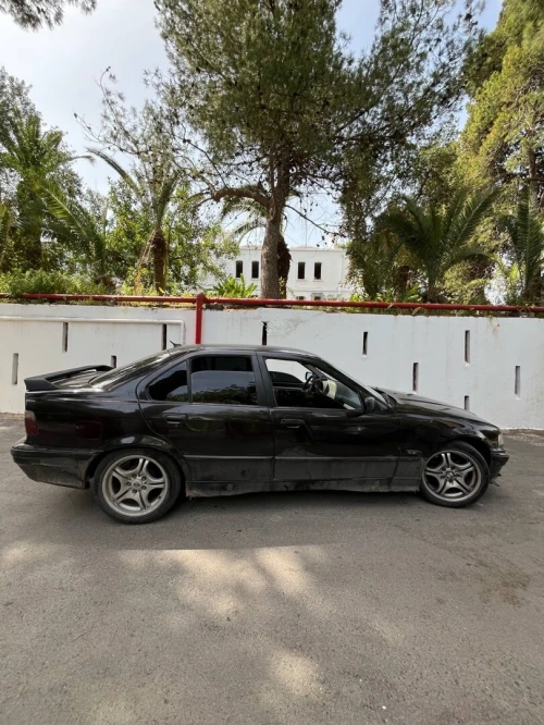 BMW E36 1994 Mafihach sbigha fiha chwya les retouches