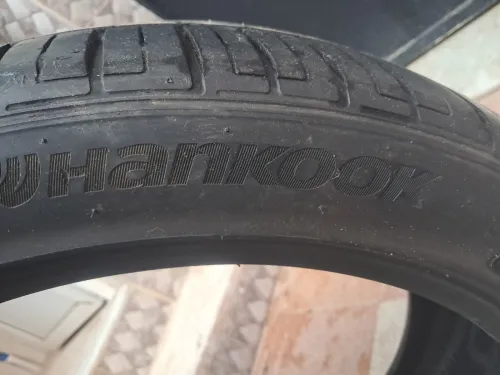 Pneu bon etat 255/40R20
