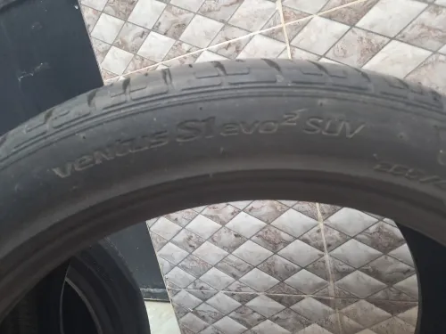 Pneu bon etat 255/40R20