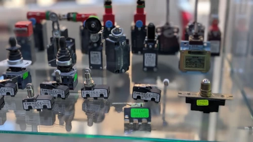 Vente pièces électrique industrielle ABB SCHNEIDER SIEMENS FINDER TÉLÉMÉCANIQUE 