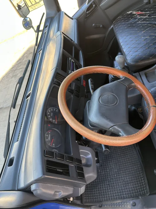 Isuzu Np 