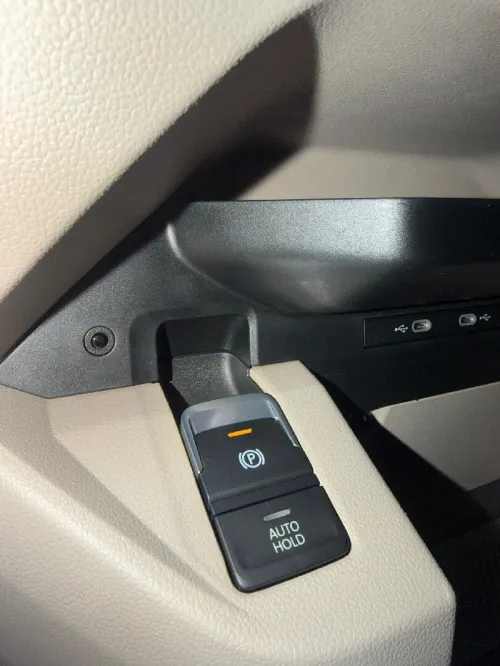 Volkswagen Multivan 2023 Full option