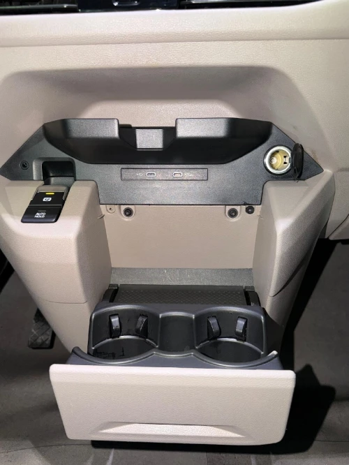 Volkswagen Multivan 2023 Full option