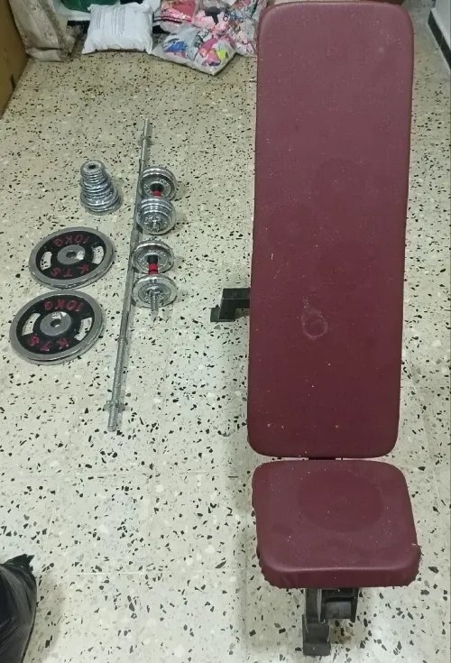 BANC DE MUSCULATION RÉGLABLE plus haltères