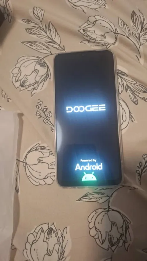 Un téléphone de la marque DOOGĒĒ Note56x