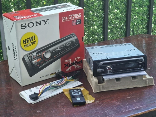 Poste radio Sony CDX-GT285S ( NEUF )