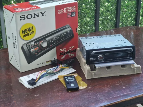 Poste radio Sony CDX-GT285S ( NEUF )