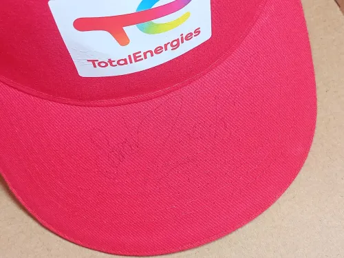 Casquette rouge totalenergies