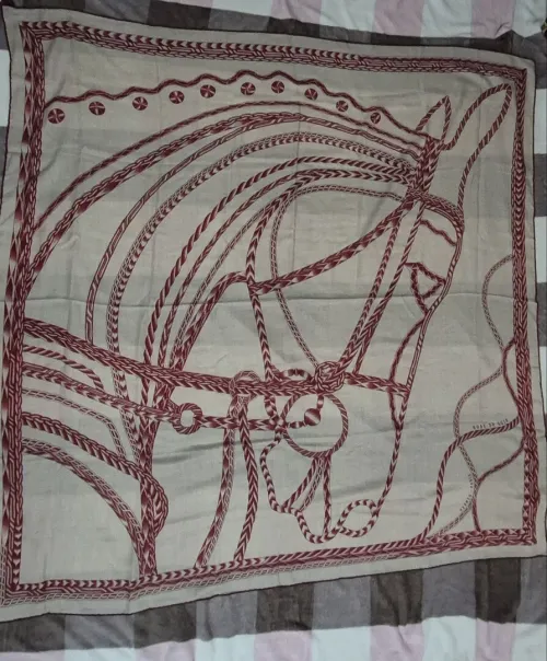 Foulard hermes authentique modèle   robe de soir
