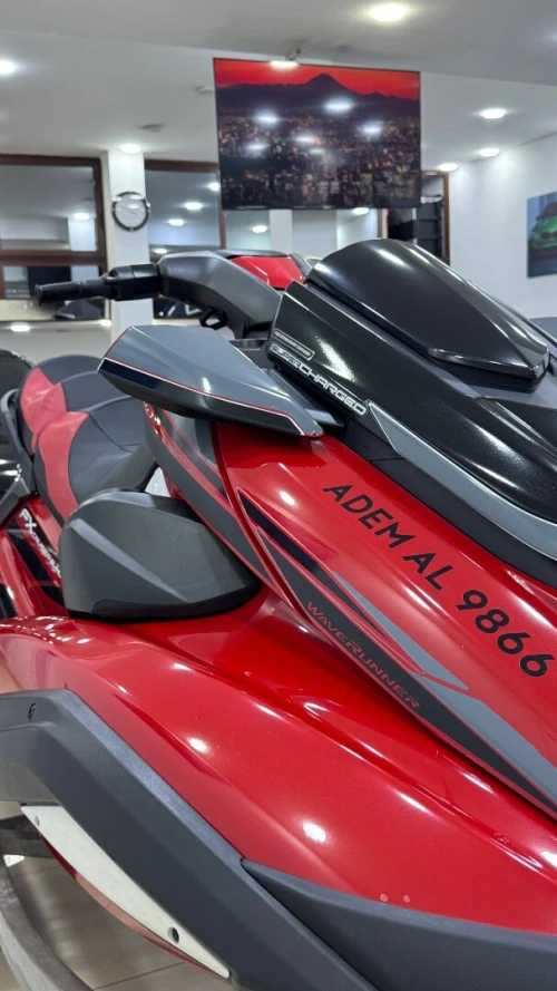 Jet ski