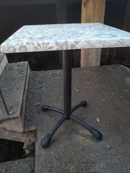 5 table et 13 chaises