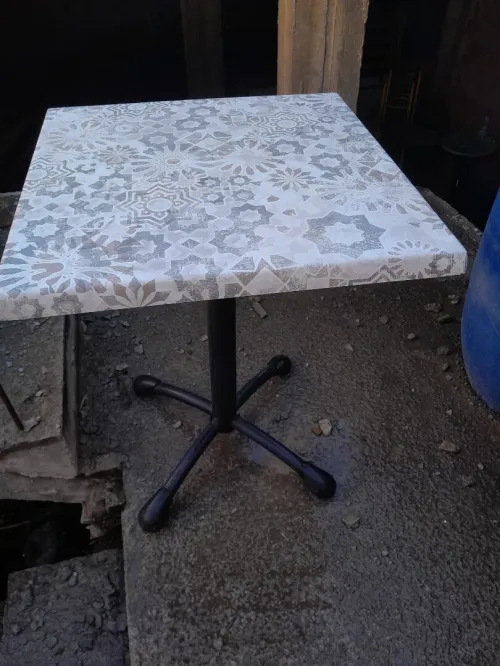 5 table et 13 chaises