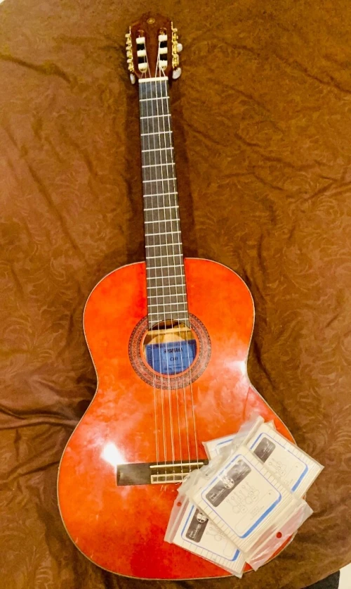 YAMAHA C80 BOIS ROUGE