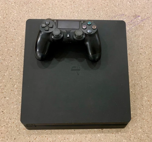 PS4 slim 1To  AFFAIRE