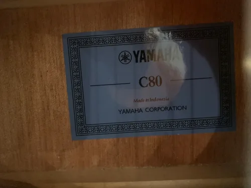 YAMAHA C80 BOIS ROUGE