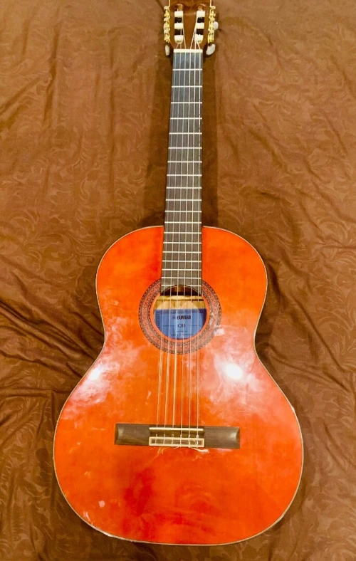 YAMAHA C80 BOIS ROUGE