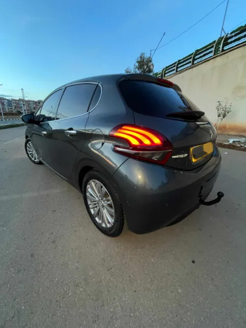 Peugeot 208 2015 Allure Facelift