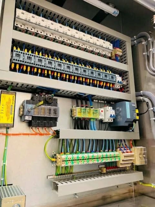Installation et maintenance d armoires électriques Service professionnel