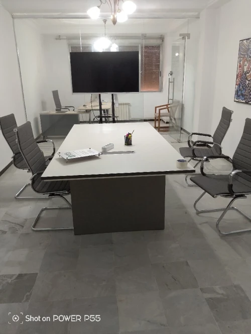 Table de réunion avec 4 chaises