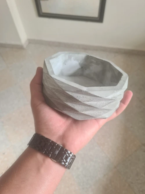 Pot en ciment إصيص إسمنتي