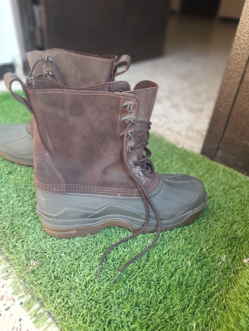 botte de type duck boot (souvent appelée bottes imperméables de chasse ou de neige. KAMIK