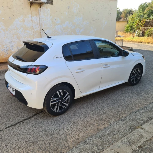 Peugeot 208 2023 E-Style