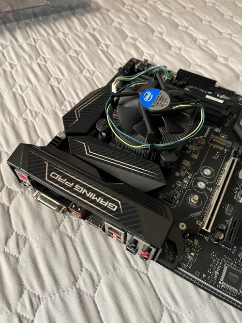 I3 7100 + MSI B250 GAMING PRO CARBON