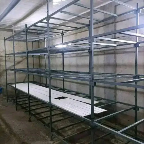 Étagères en métal