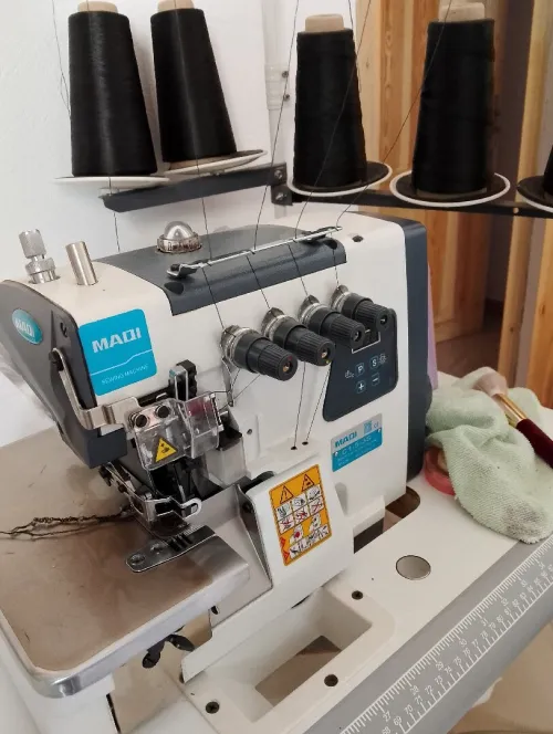 Matériel industriel de couture 