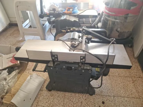 Deux machines raboteuse