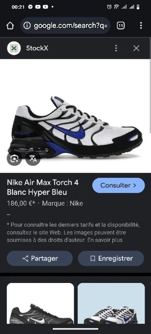 Deux baskets Nike air blanc et blue deuxième noir avec du gris 