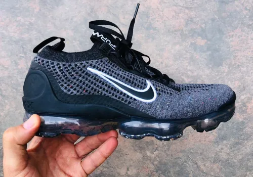 NIKE AIR VAPORMAX